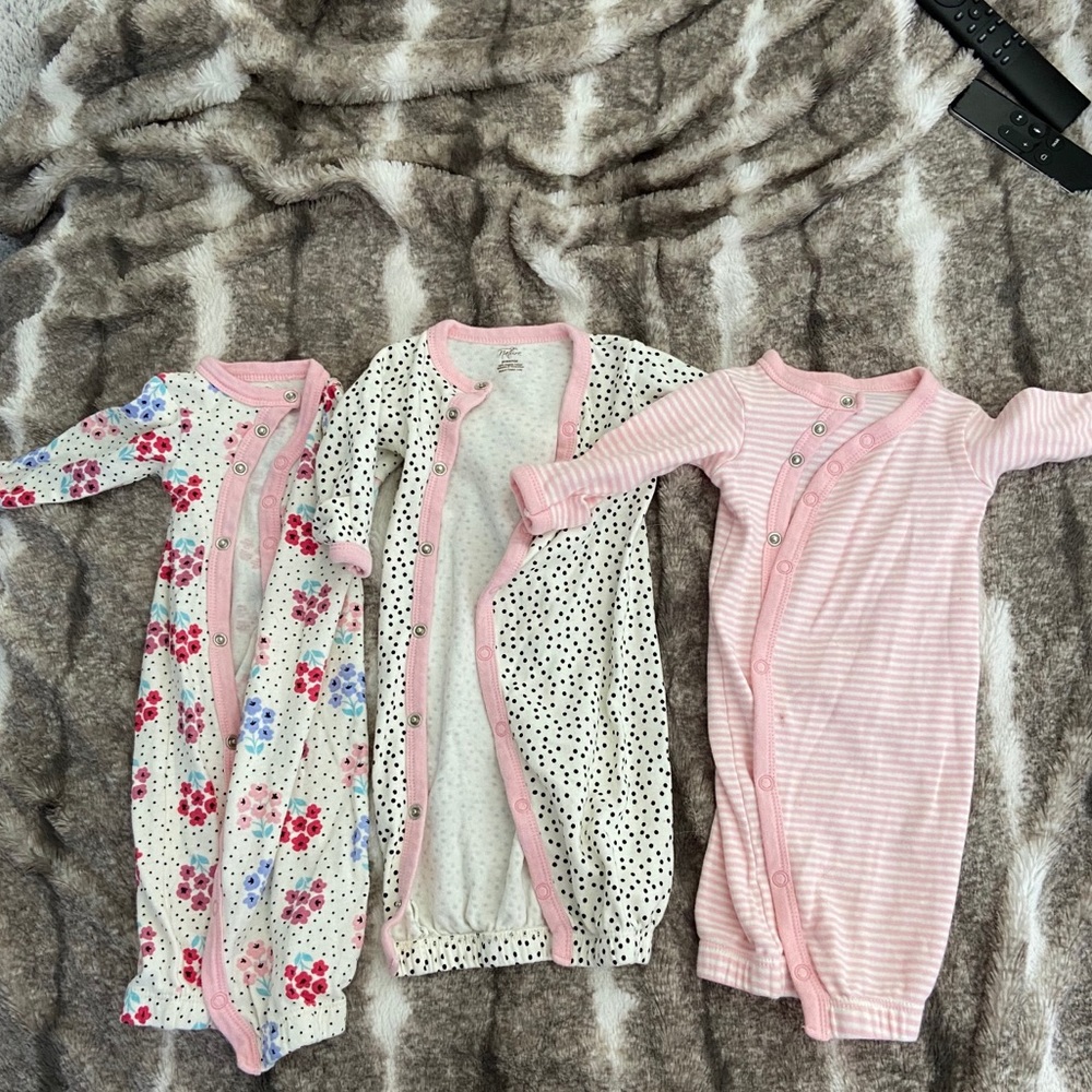 Snap gowns preemie